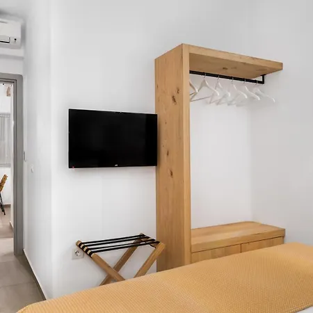 Ypseli Anafi's Hive Anafi