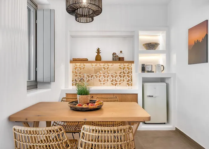 Ypseli Anafi's Hive 2* 아나피