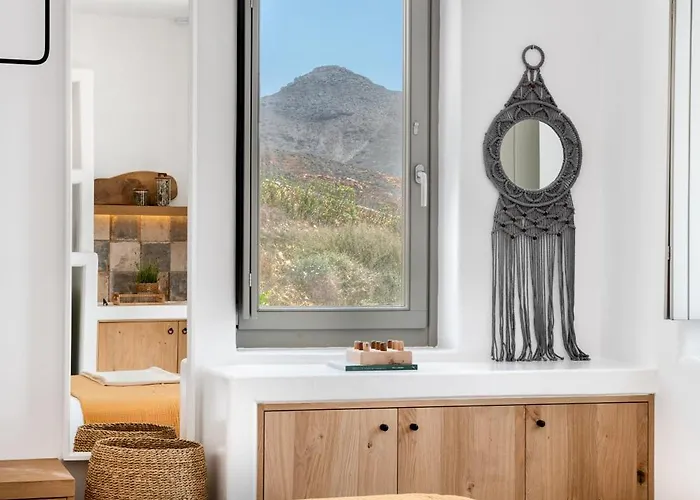 Ypseli Anafi's Hive 2* 아나피