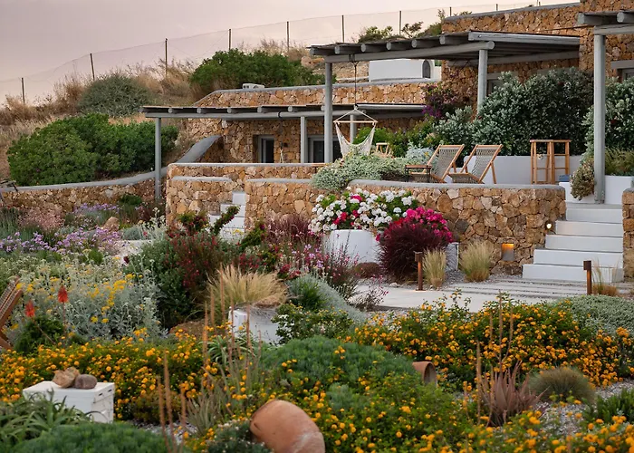 Ypseli Anafi's Hive 2* 아나피